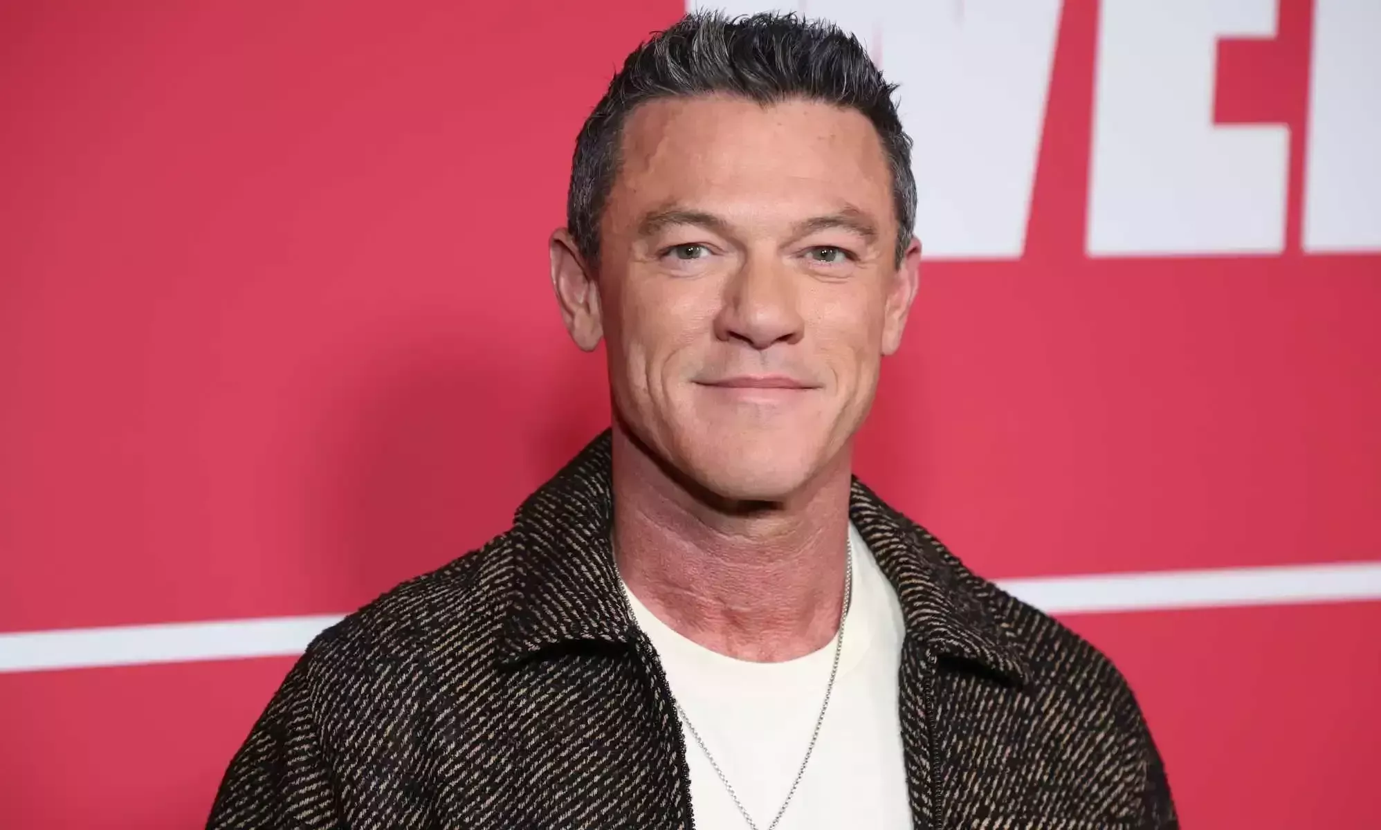 Luke Evans se sintió 'solo' como actor gay en Hollywood