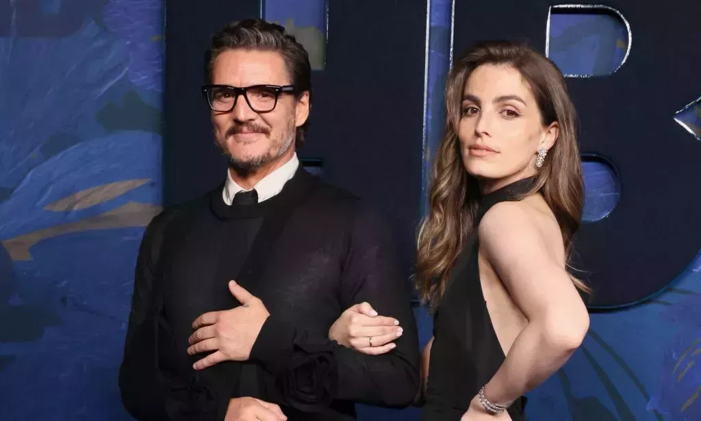 Pedro Pascal y Lux Pascal asisten a la recepción posterior a los Emmy de HBO en San Vicente Bungalows el 15 de enero de 2024 en West Hollywood, California