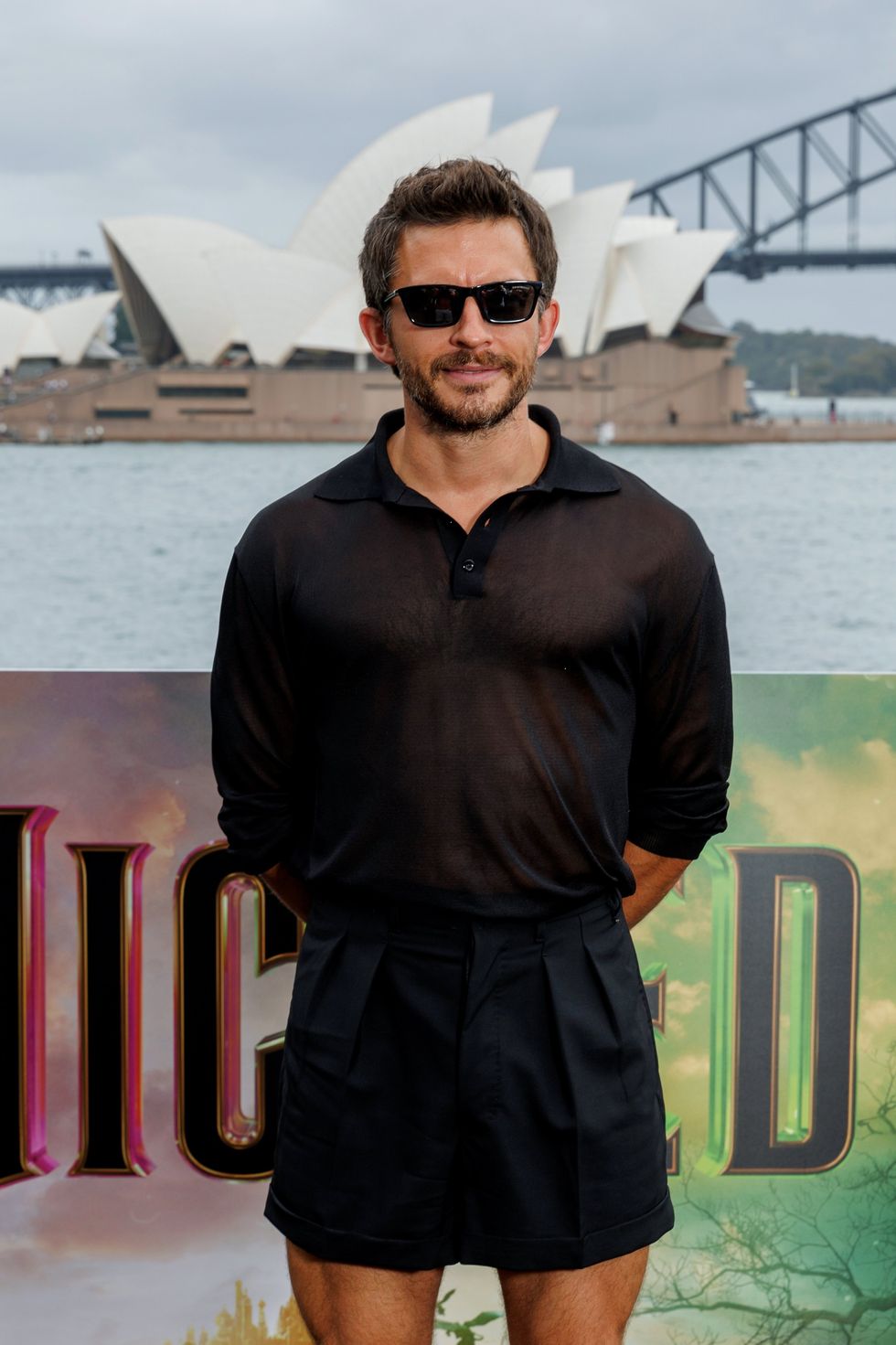 Jonathan Bailey en la photocall de Wicked en Sydney