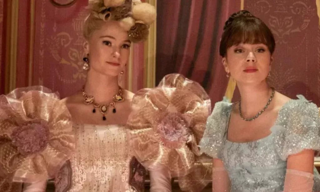 Eloise y Cressida en Bridgerton.