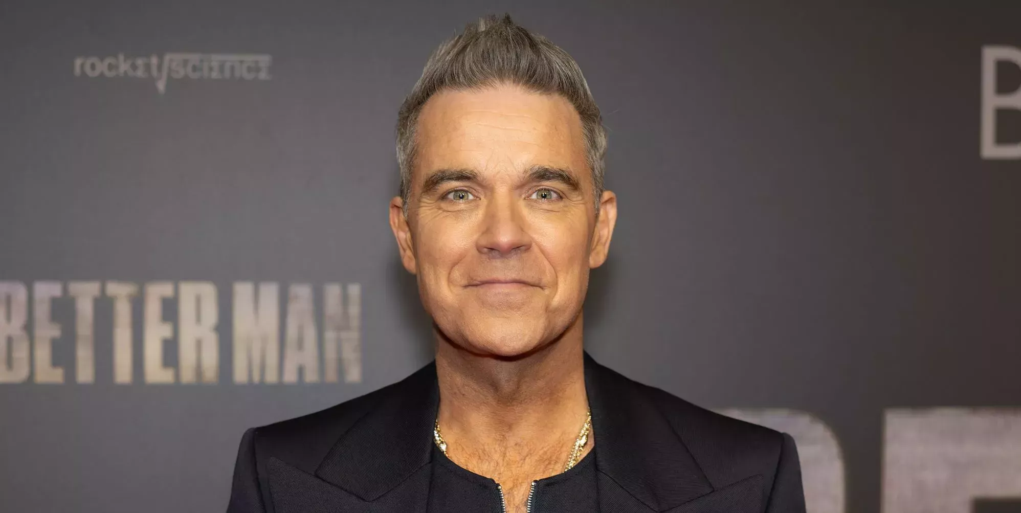 Robbie Williams bromea sobre querer ser gay: 'He hecho todo menos chupar un c**o'