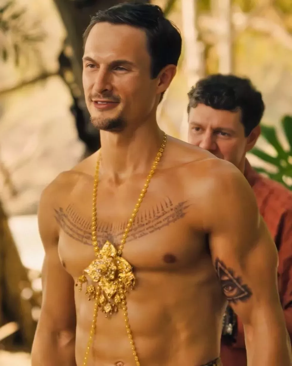 Arnas Fedaravicius en 'The White Lotus' temporada 3.