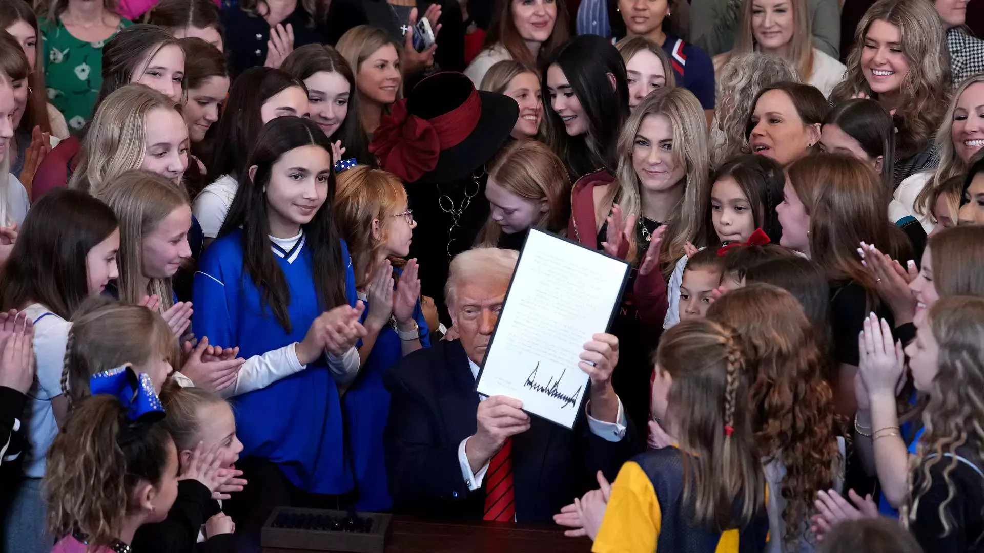 JK Rowling celebra la prohibición de Trump sobre el deporte trans con críticas a activistas y aliados LGBTQ+