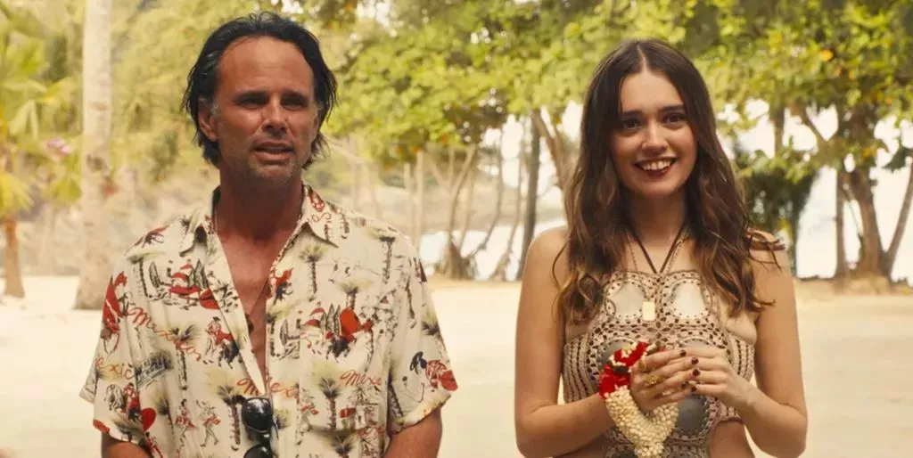 Walton Goggins y Aimee Lou Wood como pareja Rick y Chelsea en la temporada tres de The White Lotus.