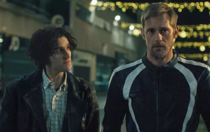 Pillion: Alexander Skarsgård dice que hay una versión "más lasciva" del nuevo drama gay BDSM