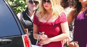 Los pechos de Jessica Simpson crecen peligrosamente