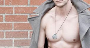 Ryan McPartlin se quita la camiseta