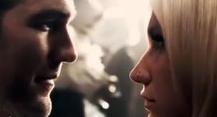 Ke$ha estrena el vídeo de 'Blow' con un Dawson bien crecidito