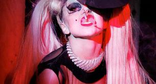 Lady Gaga presenta 'Government Hooker' en el desfile de Mugler