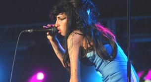 Amy Winehouse la vuelve a liar en su "comeback"