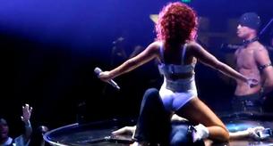 VÍDEO: Rihanna hace un baile erótico a una fan