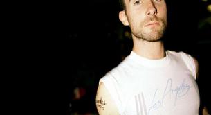 Adam Levine pone a parir a los VMAs por no nominar su videoclip