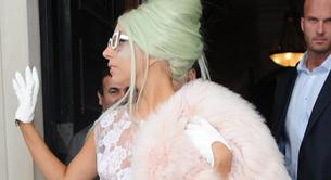 Lady Gaga va a Jonathan Ross disfrazada de adorno de pastel