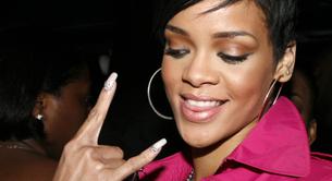 Rihanna se mantiene en lo más alto de la lista de singles británica