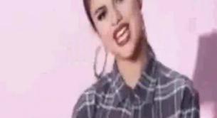 Selena Gomez se pone chola en la promo de los MTV EMA 2011