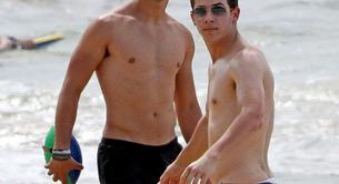 Abdominales para recordar: Los Jonas Brothers