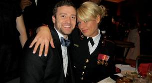 Justin Timberlake cumple su promesa y se va a una fiesta de los marines con una chica