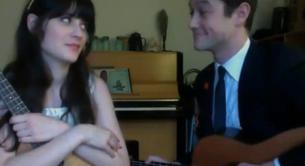 Zooey Descanel y Joseph Gordon-Levitt te felicitan el año con una canción