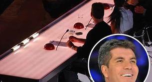 Simon Cowell se ilumina más que el resto de jueces para estar más guapo