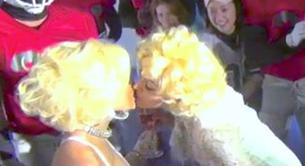 Por fin: el vídeo de Madonna felicitando a Nicki Minaj y besándola en la boca
