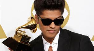 Intentan sacar a Bruno Mars del armario