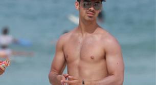 Joe Jonas enseña carne en la playa