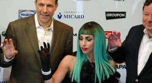 Lady Gaga deberá donar 100.000 dólares a Japón por la polémica de las pulseras