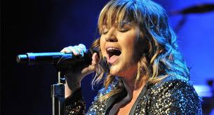 Kelly Clarkson versiona 'Lose Yourself' de Eminem