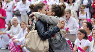 El beso de dos chicas, protagonista de una manifestación homófoba en Francia