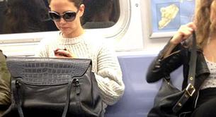 Katie Holmes va en metro a trabajar