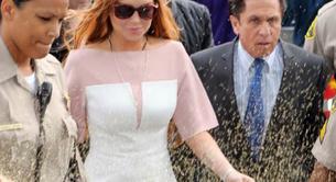 Lindsay Lohan, rociada con purpurina al entrar a los juzgados