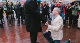 Una pareja gay se pide matrimonio en un flashmob de Beyoncé