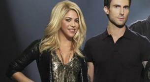 Adam Levine invita a Shakira a su casa para practicar Yoga