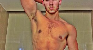 Nick Jonas presume de torso en Instagram