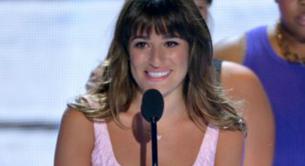 Lea Michele dedica su 'Teen Choice Award' a Cory Monteith en una emotiva aparición