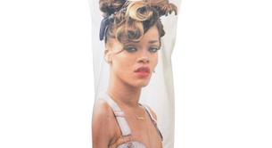 Rihanna gana el juicio a Topshop por usar su imagen en una camiseta