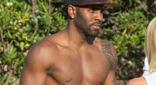 Jason Derulo, sin camiseta por la calle