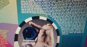 Lady Gaga, desnuda en el booklet de 'ARTPOP' y con la letra de 'Applause' errónea