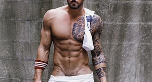 Stuart Reardon desnudo en Gay Times