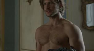 El actor Greyston Holt, desnudo en su serie 'Bitten'