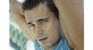 Foto hot de Matt Bomer, portada de verano en 'Out'