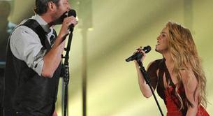 Shakira canta 'Medicine' con Blake Shelton en los Country Music Awards