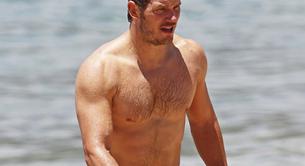 Chris Pratt sin camiseta en la playa