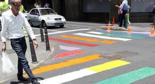 Pasos de peatones arcoíris para celebrar el Orgullo Gay en Las Palmas de Gran Canaria