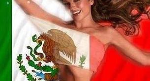 Thalía desnuda con la bandera de México y multada por ello