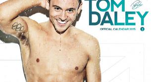 Tom Daley mojado en su calendario oficial de 2015