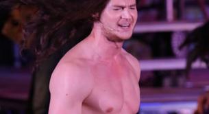 Benjamin Walker desnudo prácticamente en el musical de 'Hair'