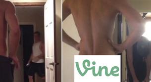 Un hombre se desnuda por sorpresa ante todos sus amigos en Vine