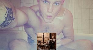 Ed Drewett desnudo en la bañera