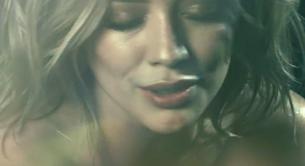 Hilary Duff desnuda en el lyric video de 'All About You'